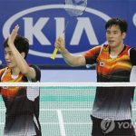 South Korean badminton players Lee Yong-dae (L) and Ko Sung-hyun celebrate their gold medal in the mixed team event with a victory over China at the Summer Universiade in Hwasun, South Jeolla Province, on July 8, 2015. (Yonhap)