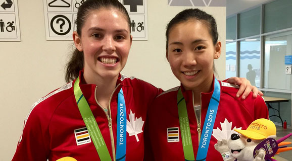 Rachel Honderich (left) and Michelle Li pose with the silver and gold medals respectively following an all-Canadian final in women's singles badminton at the 2015 Pan Am Games. (Photo: Reuters)