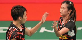 Chan Peng Soon (left) and Goh Liu Ying stun No. 9 seeds Reginald Lee Chun Hei/Chau Hoi Wah of Hong Kong at the World Championships. (Photo: Goh Thean Howe)