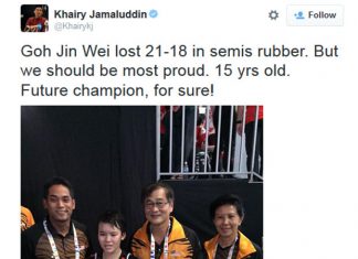 Khairy Jamaluddin takes picture with Goh Jin Wei following her SEA Games semi-final loss. (photo: Khairy Jamaluddin's Twitter)