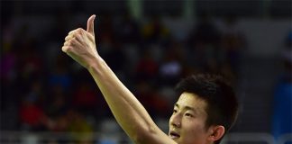 Massive thumbs up from Chen Long after taking that Korea Open win. (photo: Reuters)