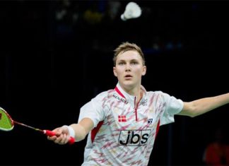 Viktor Axelsen is the only shuttler that can constantly put up a hard fight against Lin Dan and Chen Long in 2015.
