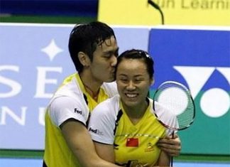 Zhang Nan (left) and Zhao Yunlei are the world's best mixed doubles badminton players.