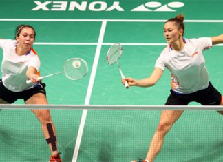 Setyana Mapasa (left) & Gronya Somerville are eye candies at Sydney International. (photo: Sydney Badminton International)