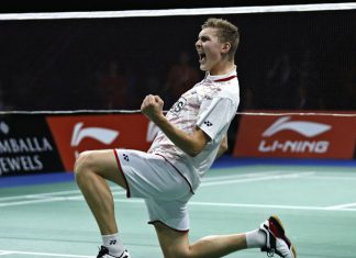 Viktor Axelsen celebrates after beating his badminton idol Lin Dan at Denmark Open quarter-finals.