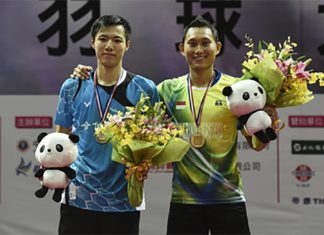 Sony Dwi Kuncoro poses on the podium with Wang Tzu Wei. (photo: BWF)