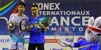 Lee Chong Wei poses for a picture with Chou Tien Chen. (photo: reuters)