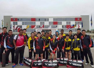 The Malaysian world junior team and coaches pose for photo. (photo: Facebook)