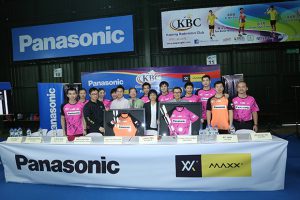 Badminton players from Kepong Badminton Club (KBC) take picture with Purple League's founder Dato Jack Koh (front row-third from left).(photo: Purple League)