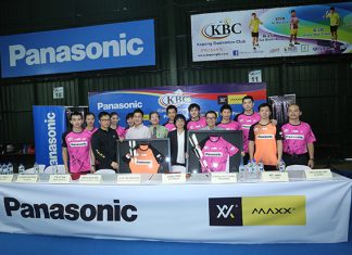 Badminton players from Kepong Badminton Club (KBC) take picture with Purple League's founder Dato Jack Koh (front row-third from left).(photo: Purple League)