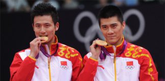 Cai Yun and Fu Haifeng (right) of China stand on the podium with their gold medals at the London 2012 Olympic Games.