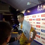 Lee Chong Wei talks to media after his second round match. (photo: Weibo)
