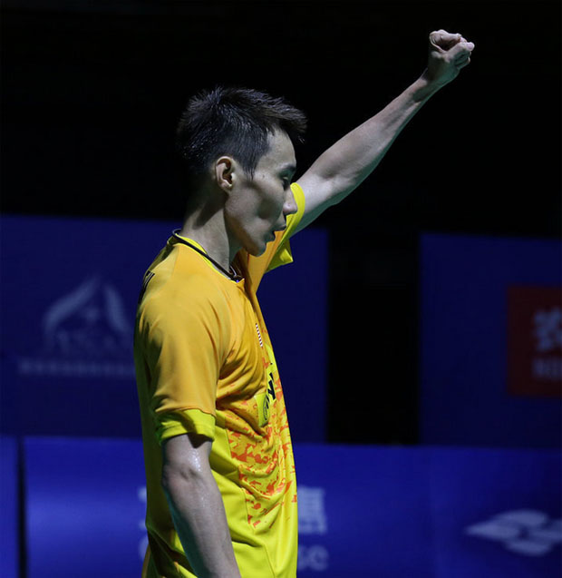 Lee Chong Wei pumps his fist in delight after seeing off Lin Dan.(photo: Xinhua)