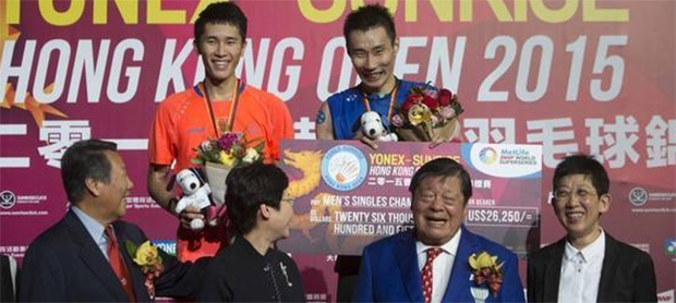 Lee Chong Wei (top right) poses on the podium with Tian Houwei. (photo: Ocsports)