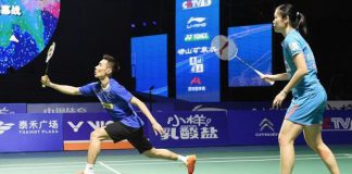Lee Chong Wei partners Li Xuerui in the China Badminton Super League mixed doubles exhibition match.(photo: Xinhua)