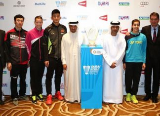 The all-star badminton players pose for picture with the Superseries Finals organizers. (photo: BWF)