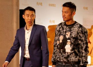 Perhaps it's good time for both Lee Chong Wei and Lin Dan to take a short break before the busy 2016 season. (photo: Xinhua)