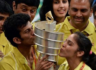 Saina Nehwal and her Hyderabad Hotshots team members celebrating after winning the inaugural edition of the Indian Badminton League 2013. (photo: IBL)