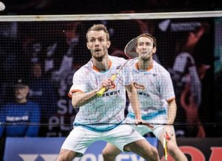 It's nice for Mathias Boe & Carsten Mogensen to earn some extra cash in time for the holidays :-). (photo: Thomas lekfeldt @ Scanpix)