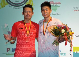 Lin Dan and Chou Tien Chen pose for pictures after their Men's Singles Final match at the German Open. (photo: badminton.de)