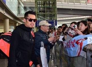 An overwhelming welcome home support by his fans, following Lin Dan's sixth All England title victory last Sunday. (photo: AFP)