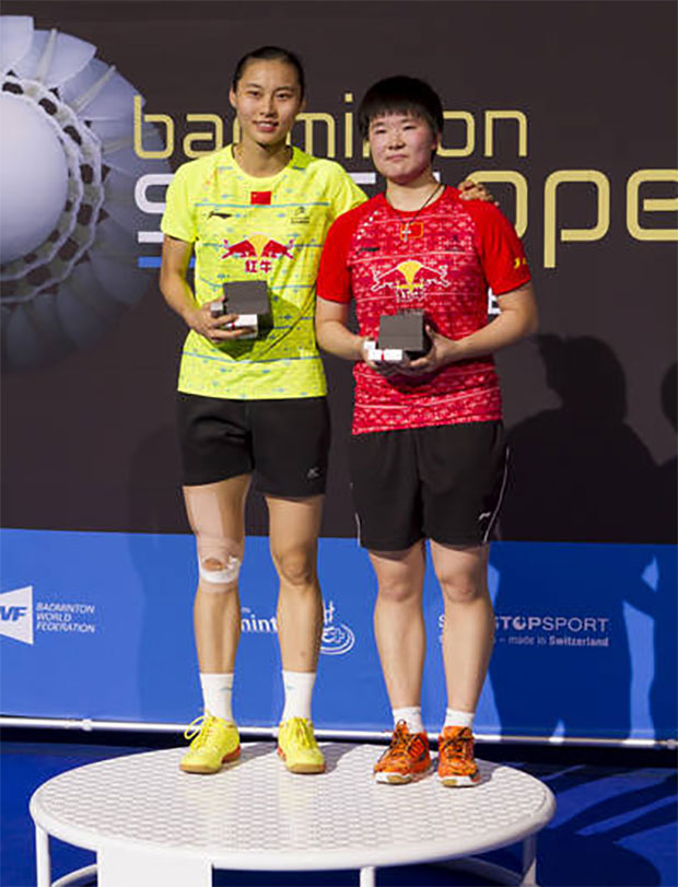He Bingjiao (right) and Wang Yihan present their trophies during the victory ceremony at the women's singles final of the 2016 Swiss Open. (photo: Swiss Open)