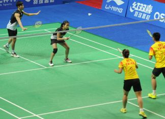 Chan Peng Soon (L) and Goh Liu Ying (2nd L) of Malaysia were playing against Xu Chen (R) and Ma Jin (2nd R) of China at the 2012 China Open. (photo: GettyImages)