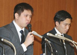Kento Momota and Kenichi Tago admit to gambling at an illegal casino. (photo: AFP)