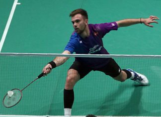Jan O Jorgensen takes on Lin Dan at the 2016 Malaysia Open. (photo: GettyImages)