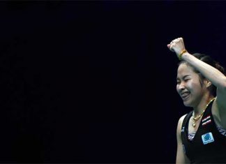 Ratchanok Intanon celebrates after winning the Malaysia Open title. (photo: GettyImages)