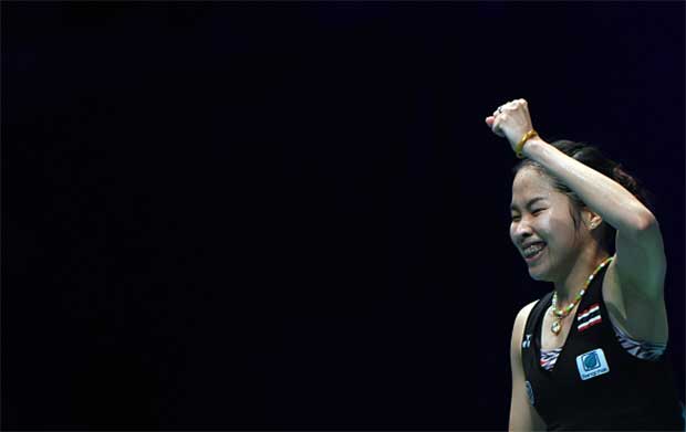 Ratchanok Intanon celebrates after winning the Malaysia Open title. (photo: GettyImages)