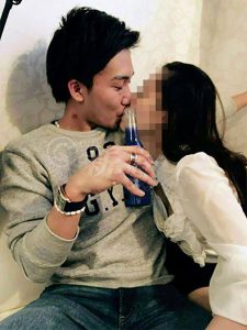 This is one of the pictures that sparked Kento Momota's illegal gambling probe. (source: shincho)