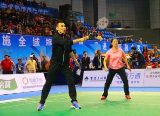 Lee Chong Wei partners Zhang Yawen (the 2009 women's doubles world champion) in an exhibition match.