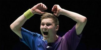 Viktor Axelsen is ecstatic after winning the European Championships. (photo: EPA)