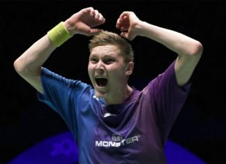 Viktor Axelsen is ecstatic after winning the European Championships. (photo: EPA)