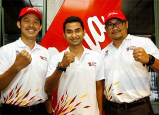 Rashid Sidek (left) and Rozman Razak, as well as Tommy Sugiarto (middle) are new additions to the AirAsia Badminton Academy. (photo: Muhd Asyraf Sawal)