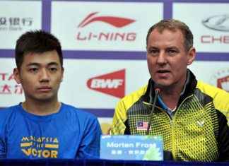 Tan Wee Kiong and Morten Frost speak to media during a press conference in Kunshan. (photo: Bernama)