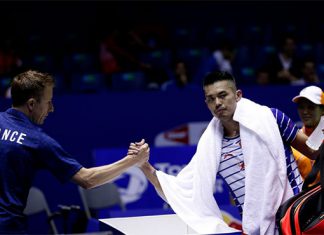 Lin Dan shakes hand with Peter Gade after Monday's match. (photo: AFP)