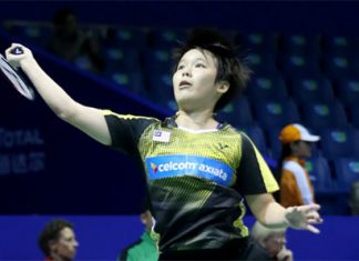 Goh Jin Wei returns a shot from Carolina Marin. (photo: BWF)