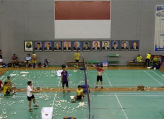 Indonesian players practice to prepare for next week's Indonesia open. (photo: PBSI)