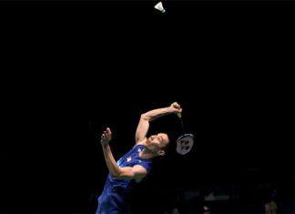 Lee Chong Wei returns a shot at the 2016 Indonesia Open. (photo: GettyImages)