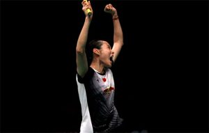 Wang Yihan celebrates after a huge win against Carolina Marin in the semi-final of 2016 Indonesia Open. (photo: Getty)