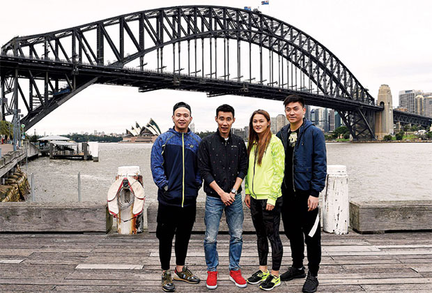 Koo Kien Keat, Lee Chong Wei, Gronya Somerville, and Tan Boon Heong (from left) pose infront of Sydney Harbour Bridge. (photo: AFP) Koo Kien Keat, Lee Chong Wei, Gronya Somerville, and Tan Boon Heong (from left) pose infront of Sydney Harbour Bridge. (photo: AFP)