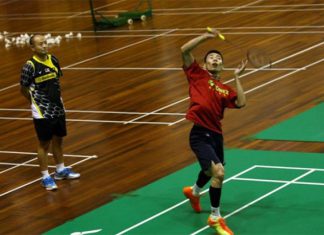 Lee Chong Wei and other Malaysian badminton player receive training at Juara Stadium, Bukit Kiara. (photo: BAM)
