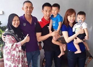Lee Chong Wei and Misbun Sidek's family. (photo: Misbun Sidek's FB)