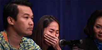 Ratchanok Intanon cries during the press conference. (photo: GettyImages)