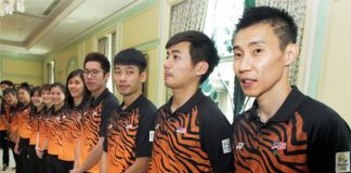 Malaysian badminton players bound for Rio Olympics receive a warm send-off from Malaysia's Prime Minister Najib Razak. (photo: Bernama)