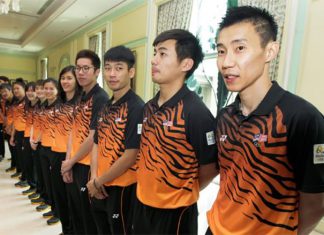 Malaysian badminton players bound for Rio Olympics receive a warm send-off from Malaysia's Prime Minister Najib Razak. (photo: Bernama)