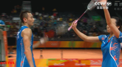 Click the image to see Zhao Yunlei/Zhang Nan shared an 8 seconds last embrace after they won the bronze medal match at Roi Olympics. (gif)