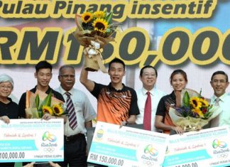 Cogratulations to Lee Chong Wei, Chan Peng Soon, and Goh Liu Ying for the well deserved incentives. (photo: Ke Ooi)